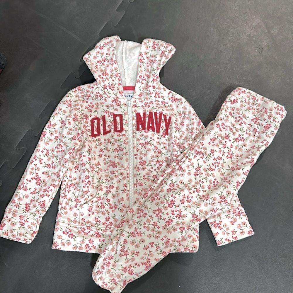 Old navy sweatsuit. Set